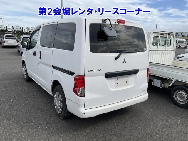 Mitsubishi DELICA WAGON — фото 2