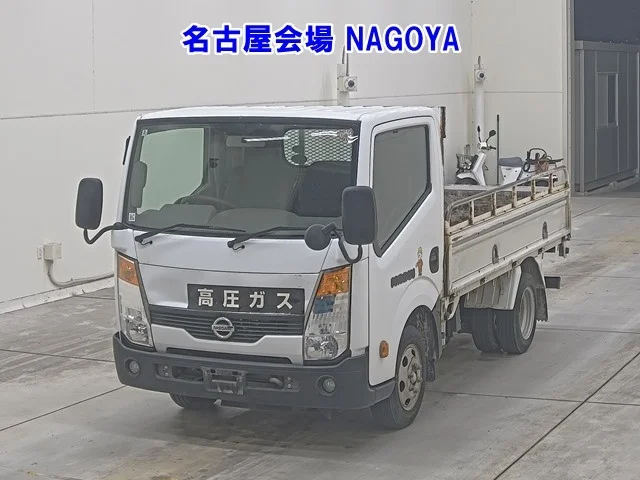 Nissan TRUCK — фото 1