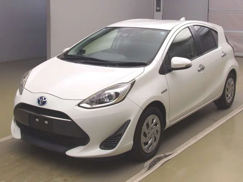 Toyota AQUA — фото 1
