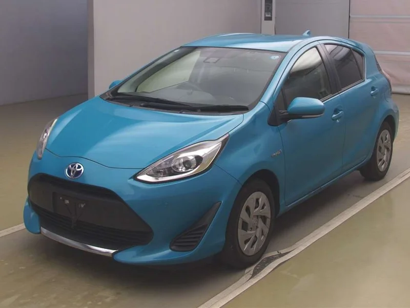 Toyota AQUA — фото 1