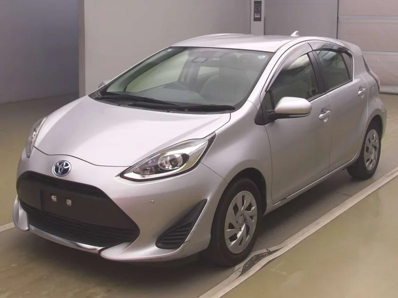 Toyota AQUA — фото 1