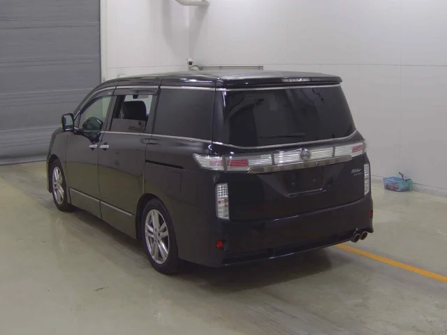 Nissan ELGRAND — фото 2