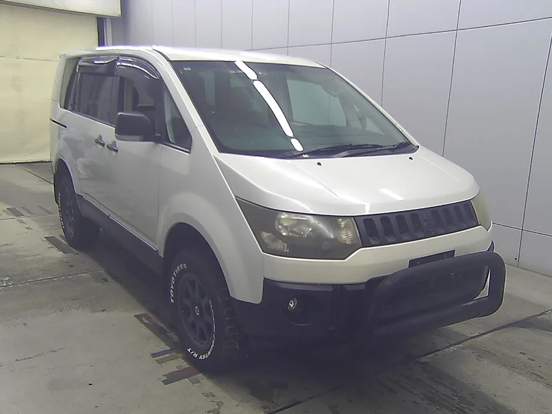 Mitsubishi DELICA — фото 1
