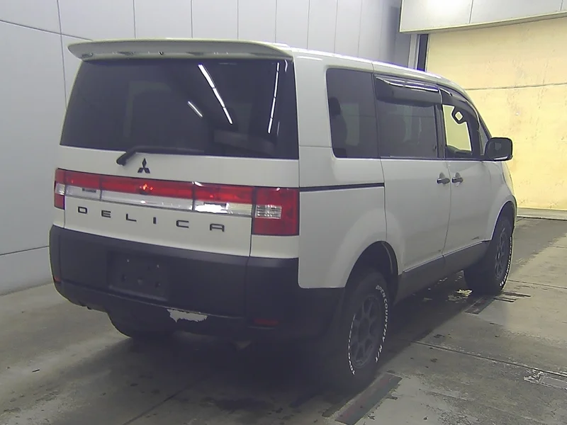 Mitsubishi DELICA — фото 2