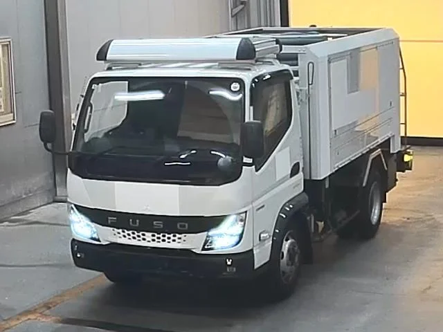 Mitsubishi CANTER — фото 1
