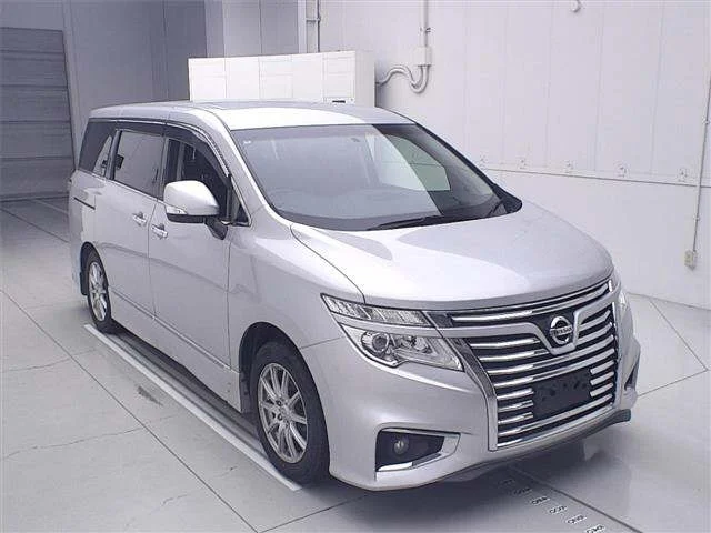 Nissan ELGRAND — фото 1