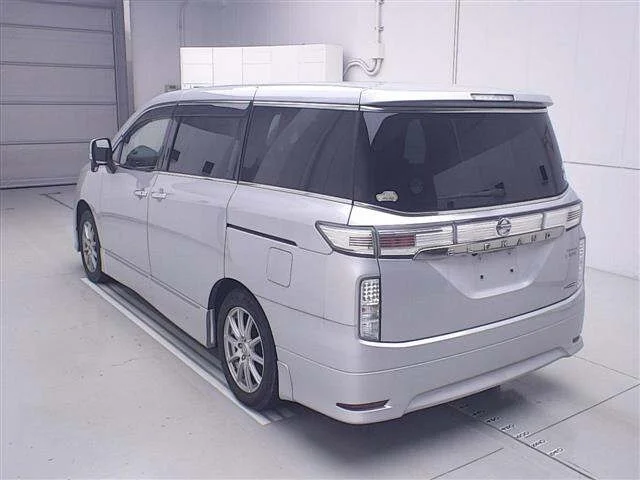 Nissan ELGRAND — фото 2