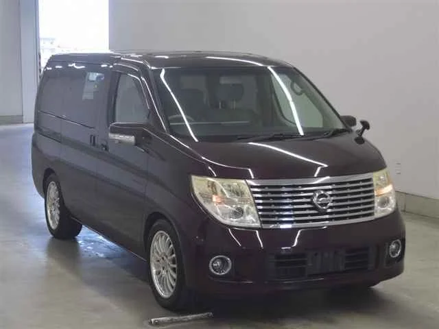 Nissan ELGRAND — фото 1