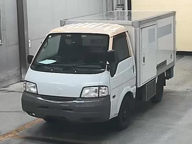 Mazda BONGO — фото 1