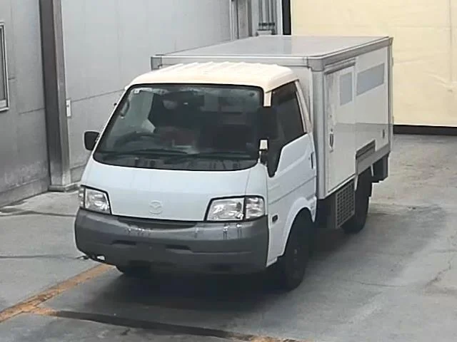 Mazda BONGO — фото 1