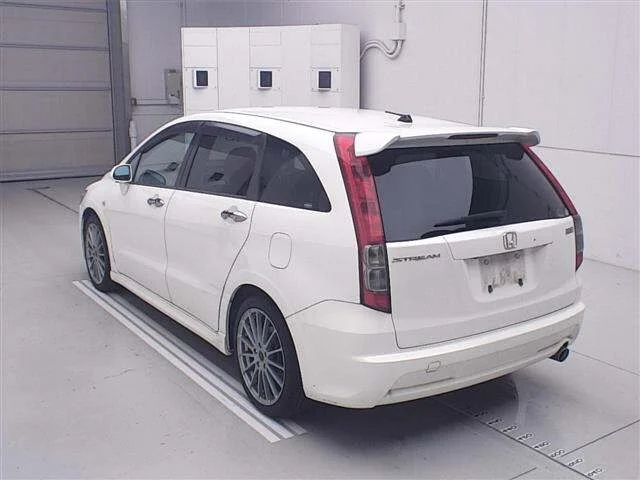 Honda STREAM — фото 2