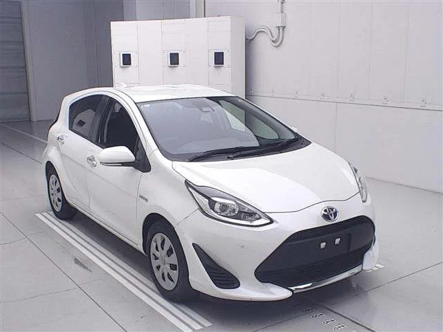 Toyota AQUA — фото 1