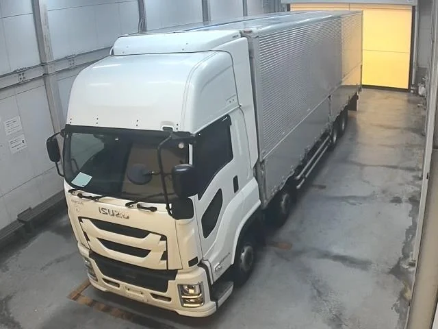 Isuzu TRUCK — фото 1