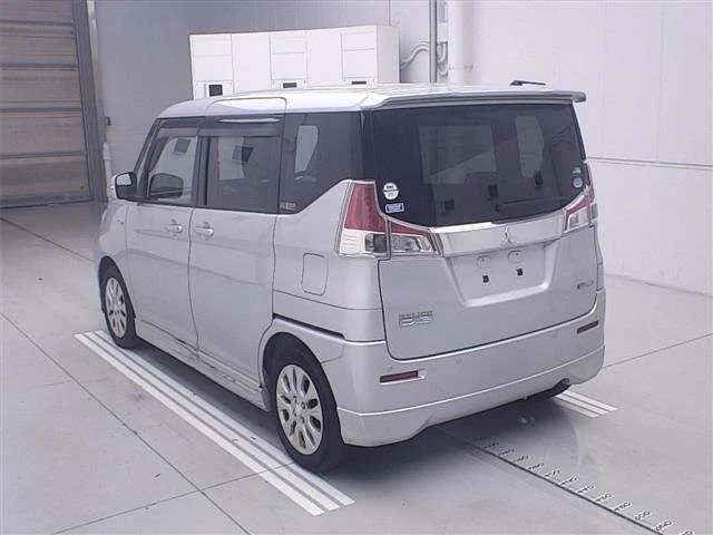 Mitsubishi DELICA D2 — фото 2