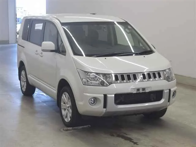 Mitsubishi DELICA — фото 1