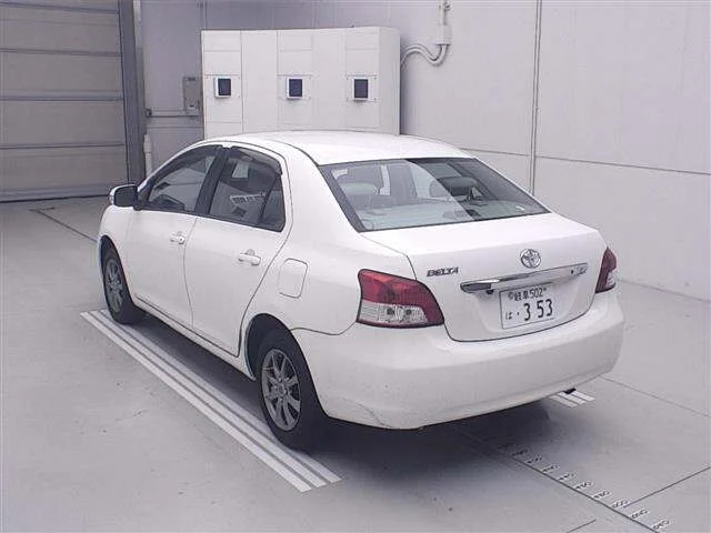 Toyota BELTA — фото 2