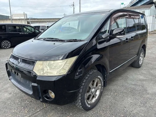 Mitsubishi DELICA D5 — фото 1