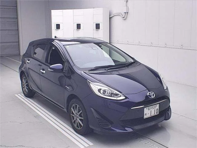 Toyota AQUA — фото 1