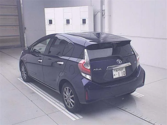 Toyota AQUA — фото 2