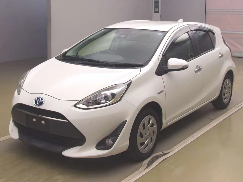 Toyota AQUA — фото 1