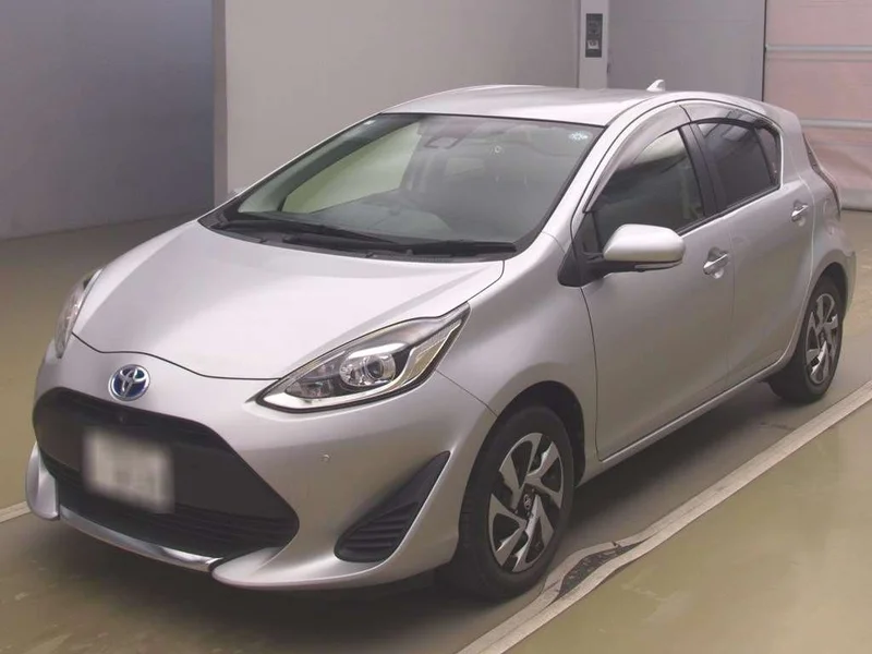 Toyota AQUA — фото 1