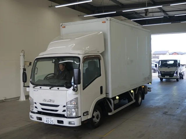 Isuzu ELF — фото 1