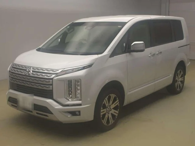Mitsubishi DELICA D5 — фото 1