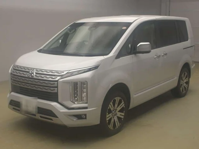 Mitsubishi DELICA D5 — фото 1