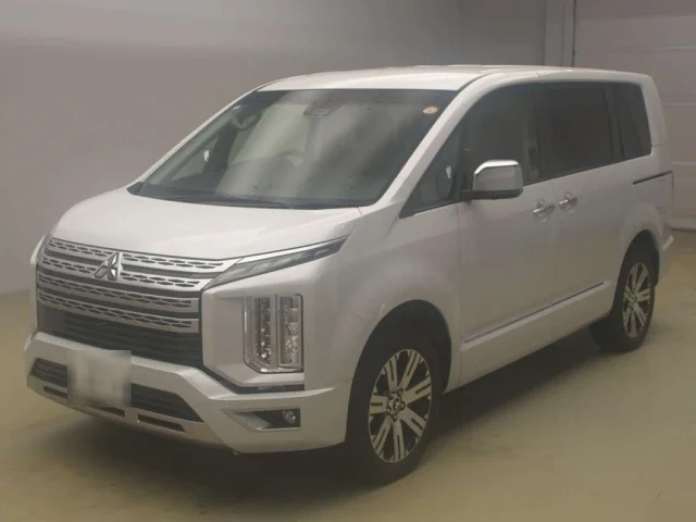 Mitsubishi DELICA D5 — фото 1