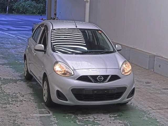 Nissan MARCH — фото 1