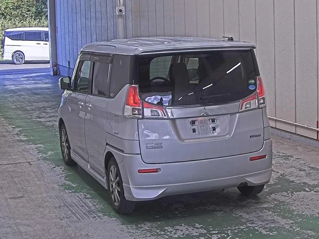 Mitsubishi DELICA D2 — фото 2