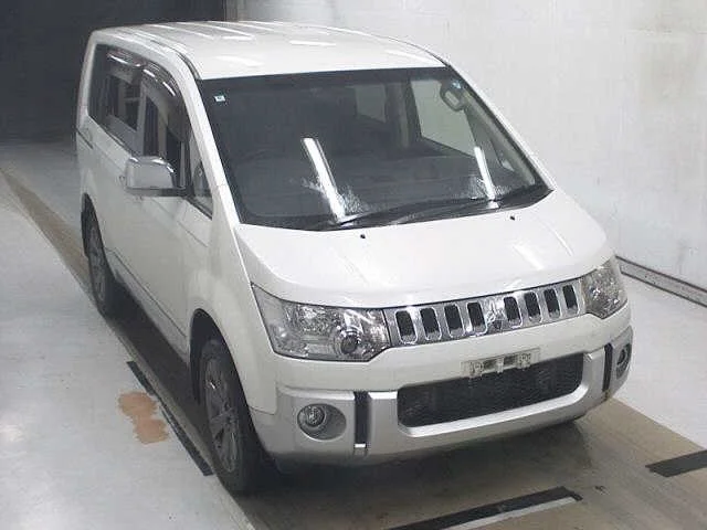 Mitsubishi DELICA — фото 1