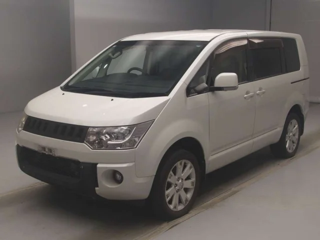 Mitsubishi DELICA D5