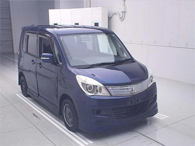 Mitsubishi DELICA D2 — фото 1