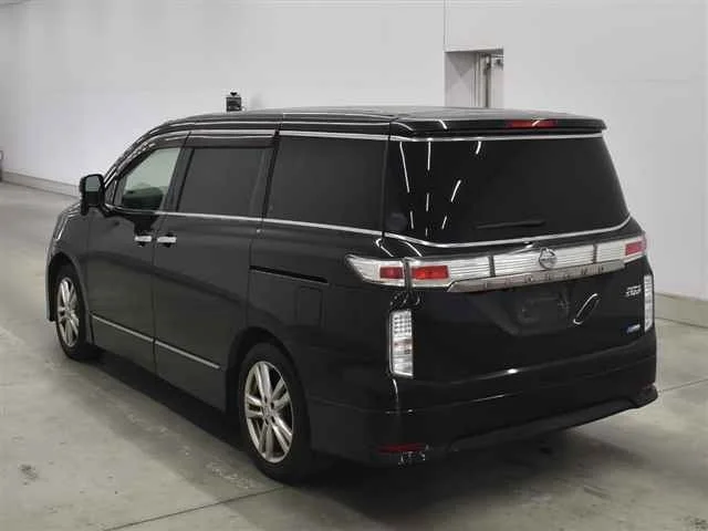 Nissan ELGRAND — фото 2