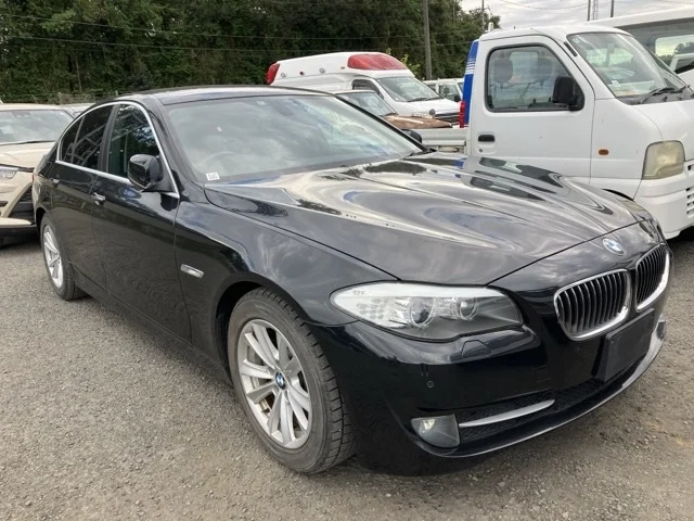 BMW 5-Series — фото 1