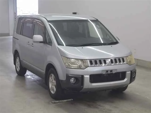 Mitsubishi DELICA — фото 1