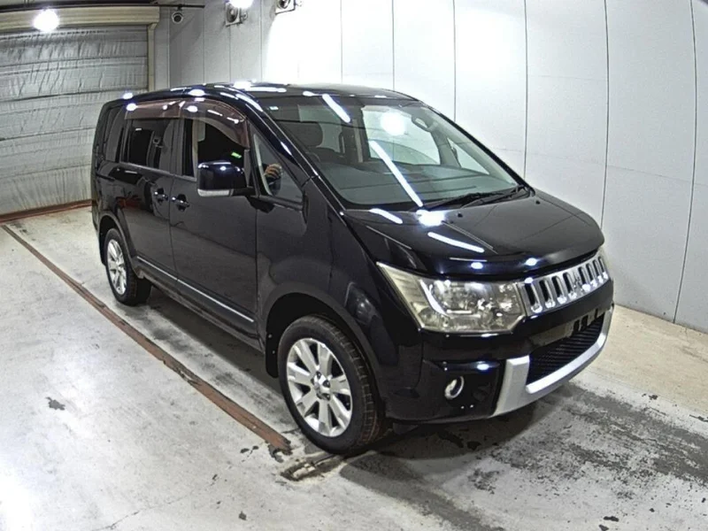 Mitsubishi DELICA — фото 1