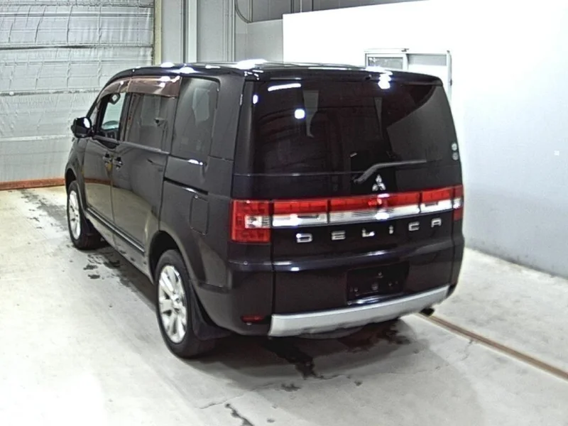 Mitsubishi DELICA — фото 2