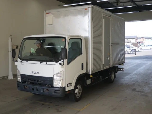 Isuzu ELF — фото 1