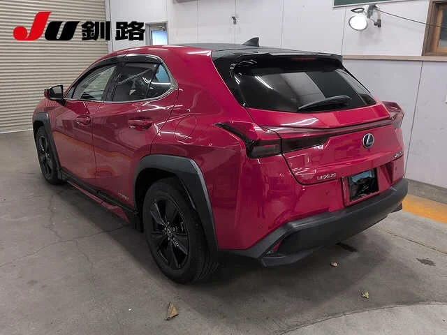 Lexus UX — фото 2