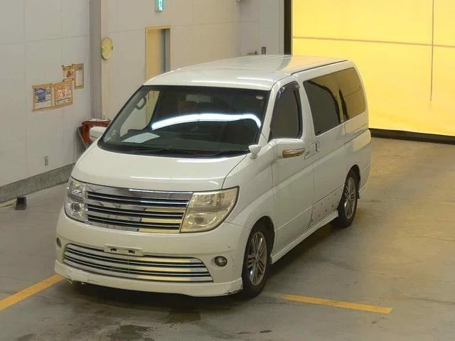 Nissan ELGRAND — фото 1