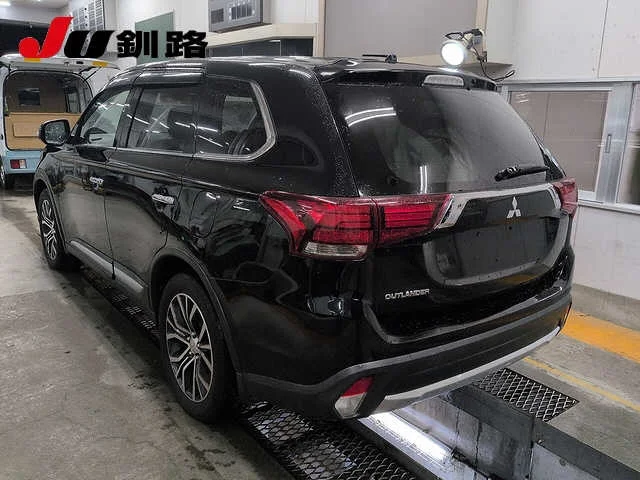 Mitsubishi OUTLANDER — фото 2