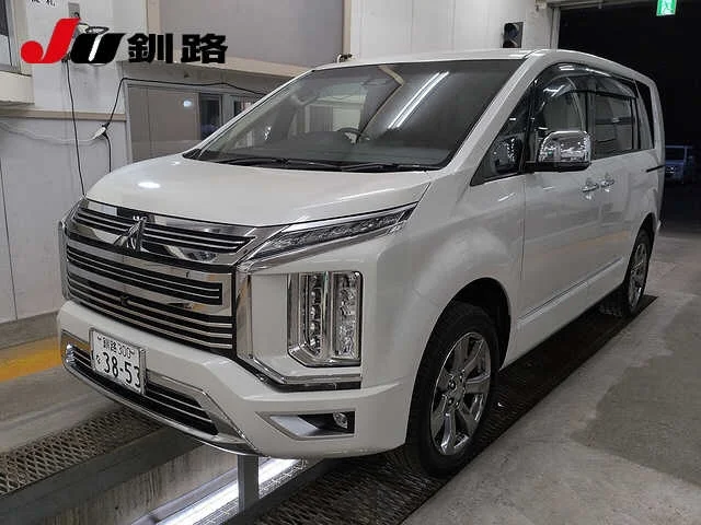 Mitsubishi DELICA — фото 1