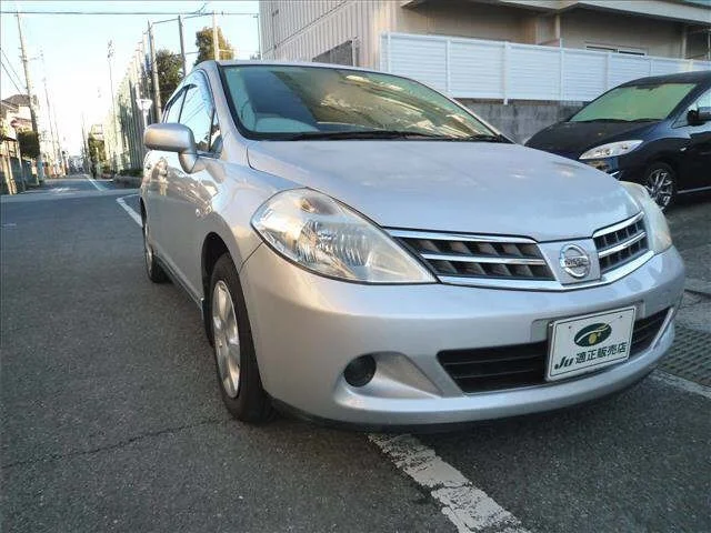 Nissan TIIDA — фото 1