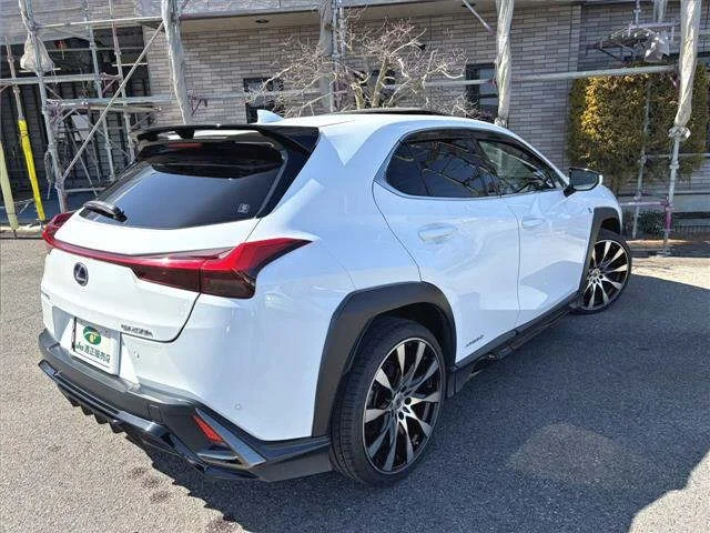Lexus UX — фото 2