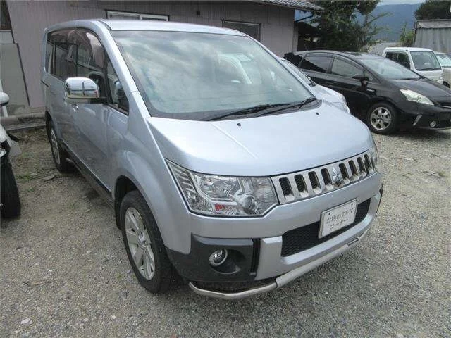 Mitsubishi DELICA D5