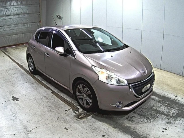 Peugeot 208 — фото 1