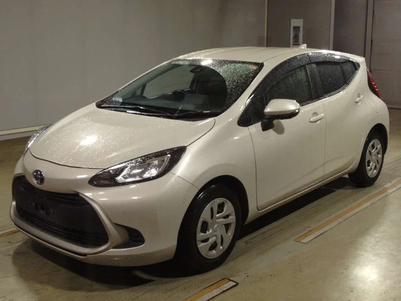 Toyota AQUA — фото 1