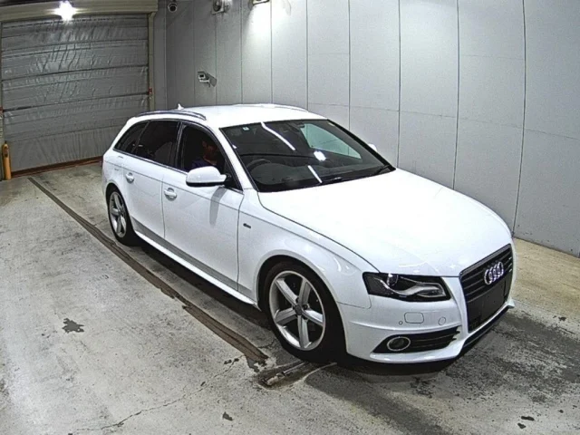 Audi A4 — фото 1